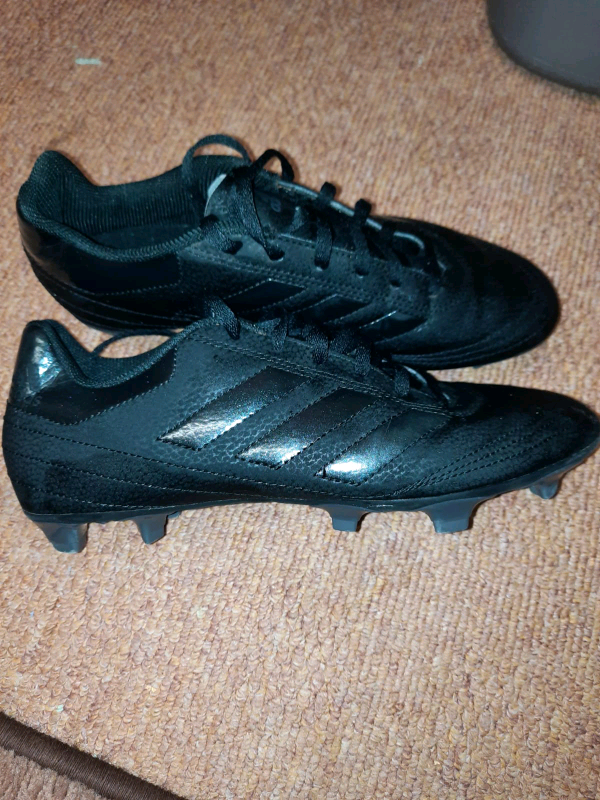 boys football boots size 7